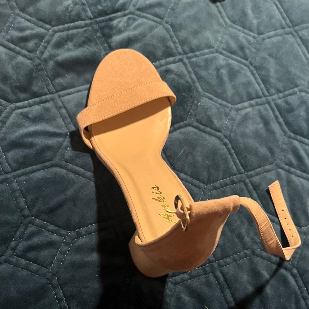 Women's Tan Heeled Sandals